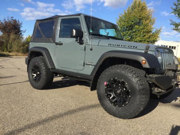 KMC AX 200 9x17 montiert mit Reifen 285/70R17 BFG KO2 auf Jeep Wrangler JK