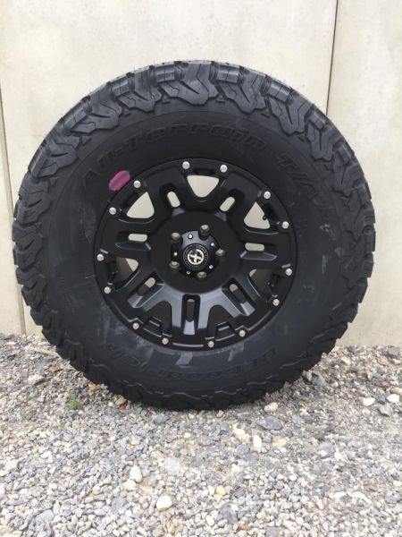 KMC AX 200 9x17 mit Reifen BFG 285/70R17 BFG KO2 